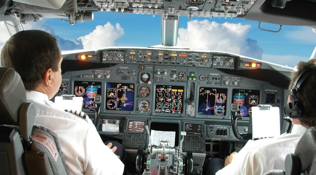 airline-cockpit-1280x710