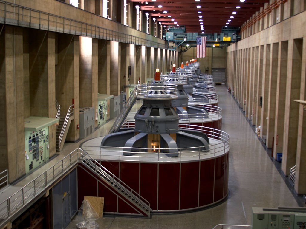 Hoover_Dam's_generators2