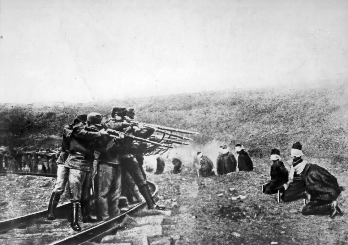 Austrians_executing_Serbs_1917
