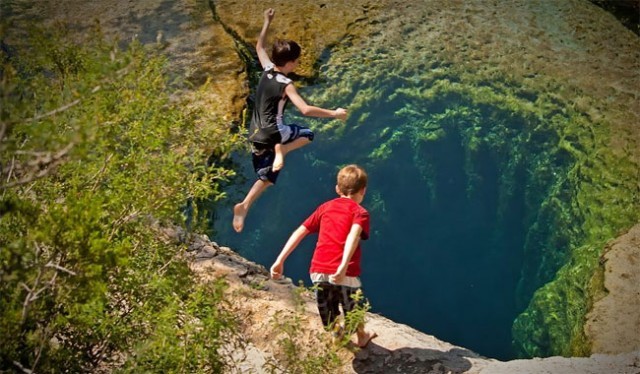 Diving-into-the-Black-Hole6-640x374