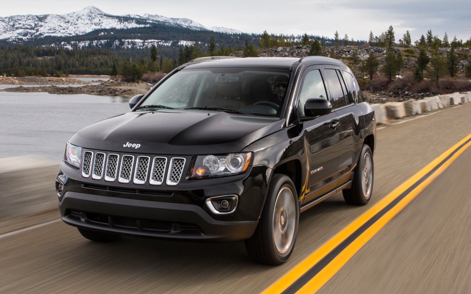 2014-Jeep-Compass-Limited-front-view-in-motion