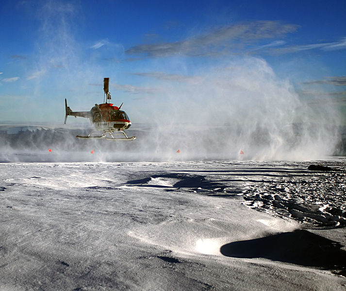 713px-Helicopter_is_taking_off_Greenland_ice_sheet_