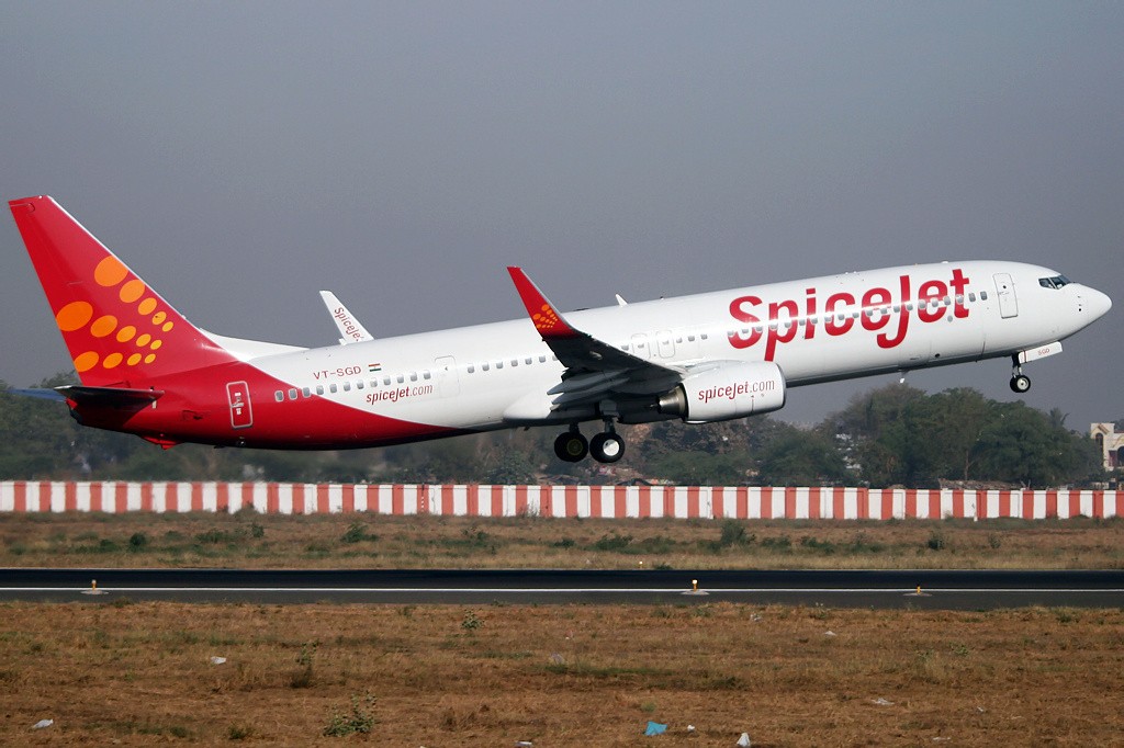 SpiceJet_Boeing_737-900ER_Vyas-1