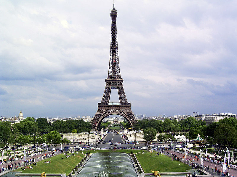 800px-Eiffelturm1