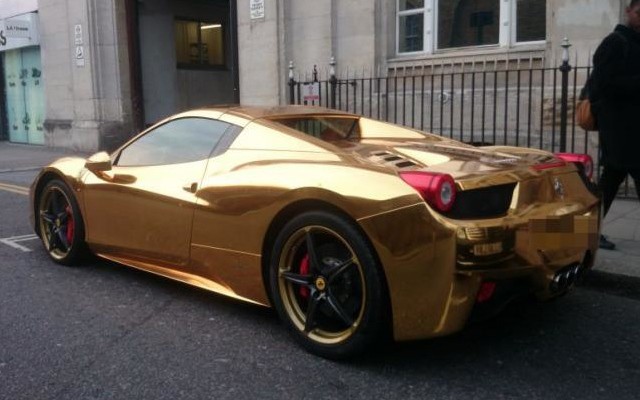 Gold-Ferrari-Spider-London-02