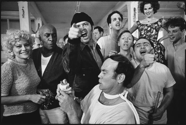 mary-ellen-mark-cast-of-one-flew-over-the-cuckoos-nest-posing-for-their-photograph-on-location-at-the-oregon-state-hospital-salem-oregon-mary-ellen-mark-1974