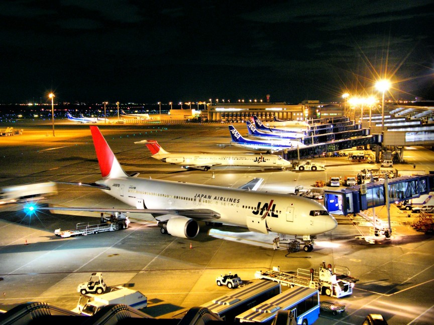 JAL__ANA_-_Chubu_International_Airport