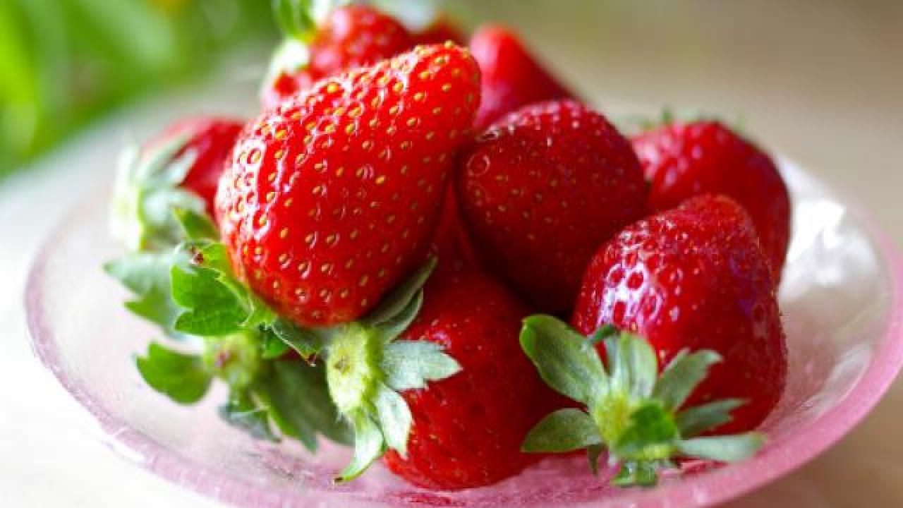 15476.comment-semer-des-fraises.w_1280.h_720.m_zoom.c_middle.ts_1322516311.