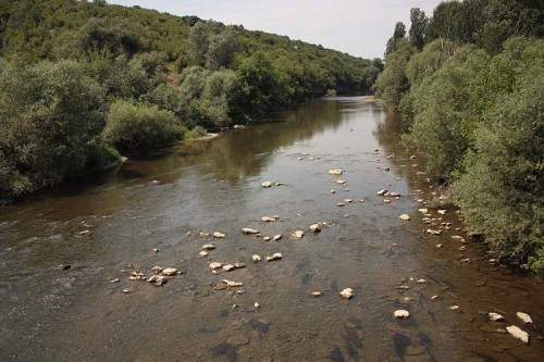 800px-River_Osam_at_Devetaki-500x333