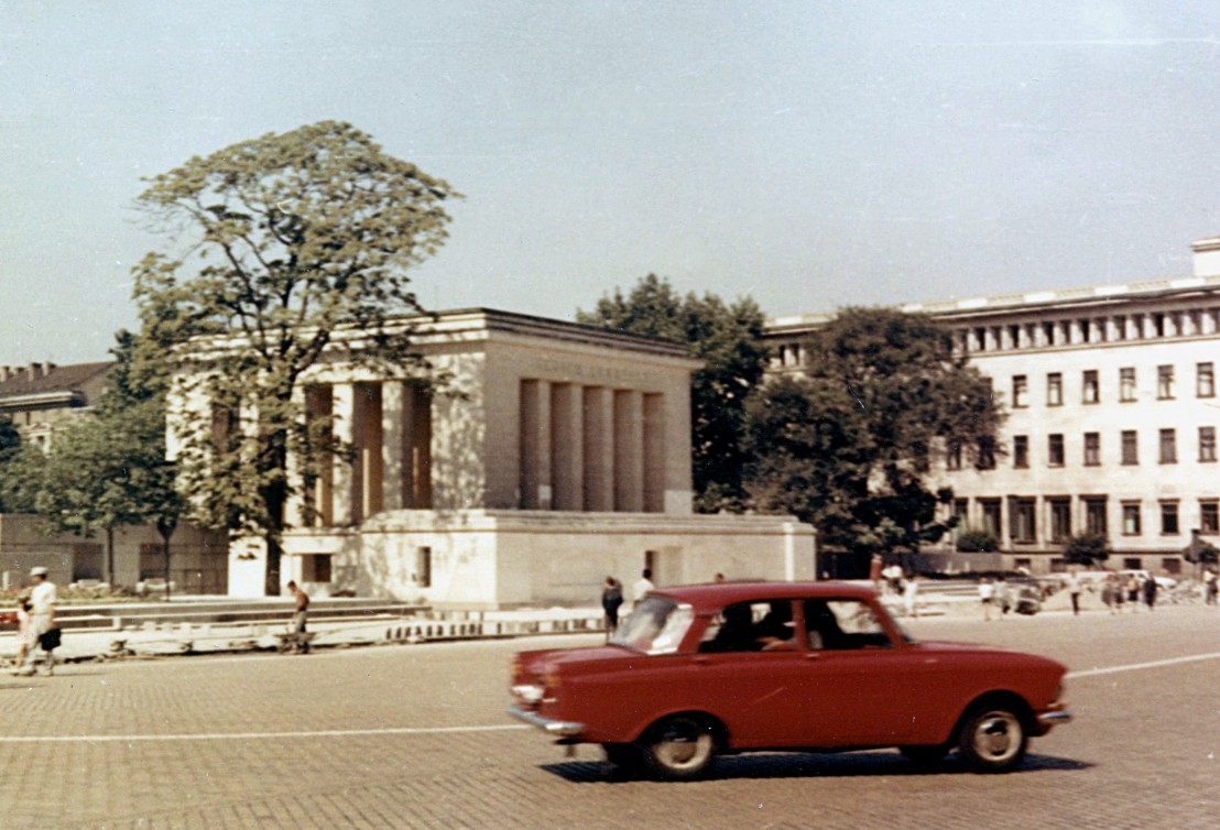 1969-08-Bulgarien_Sofia_Dimitroff-Mausoleum_fec_Monika_Angela_Arnold_Berlin1