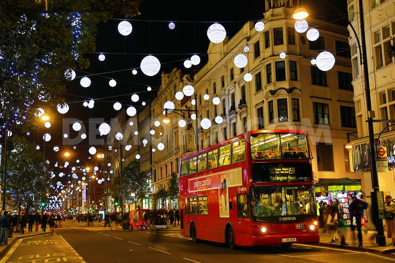 1384297223-oxford-street-christmas-lights-switch-on-in-london_3218797