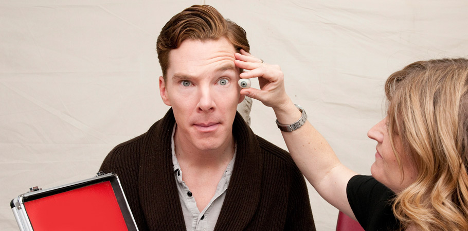 Benedict_Cumberbatch_Sitting_Madame_Tussauds_London_Gallery_2
