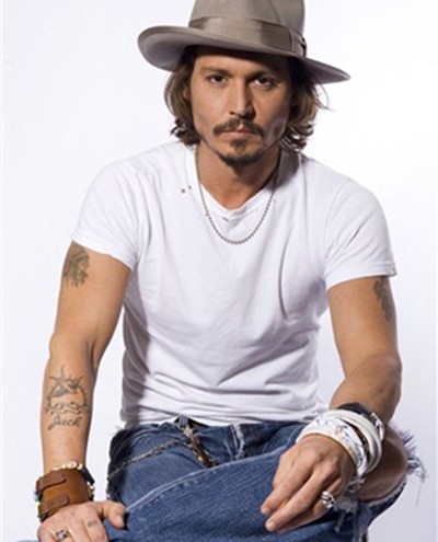 Johnny-Depp-in-white-T-shirt-and-jeans