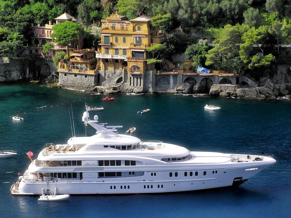 billionaire-yacht-in-bay-large