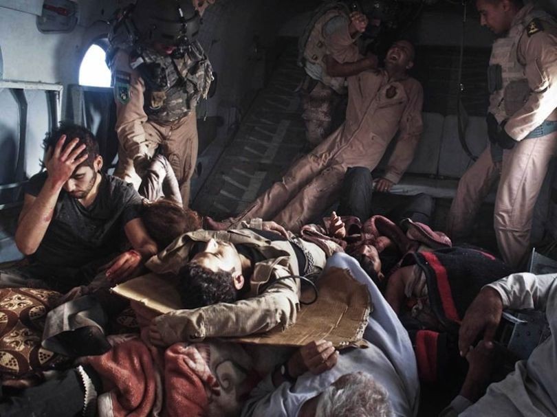 03.Crash-d’un-hélicoptère-de-secours-en-Irak-©-MOISES-SAMAN-MAGNUM-FOR-TIME