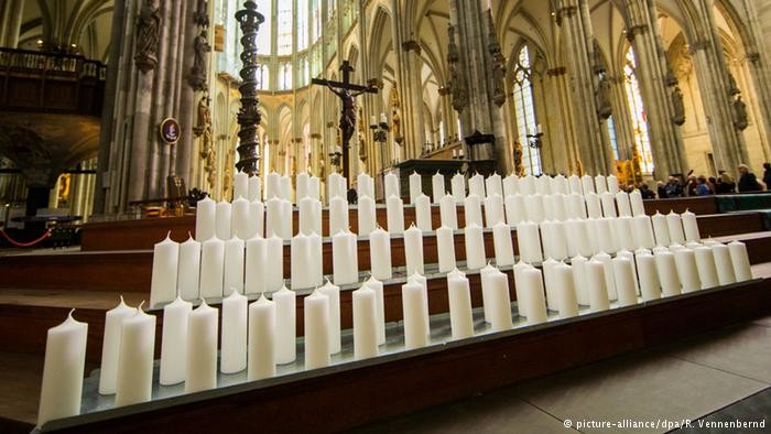 Траурна церемония в Кьолнската катедрала: по една свещ за всеки загинал, включително и за А. Лубиц