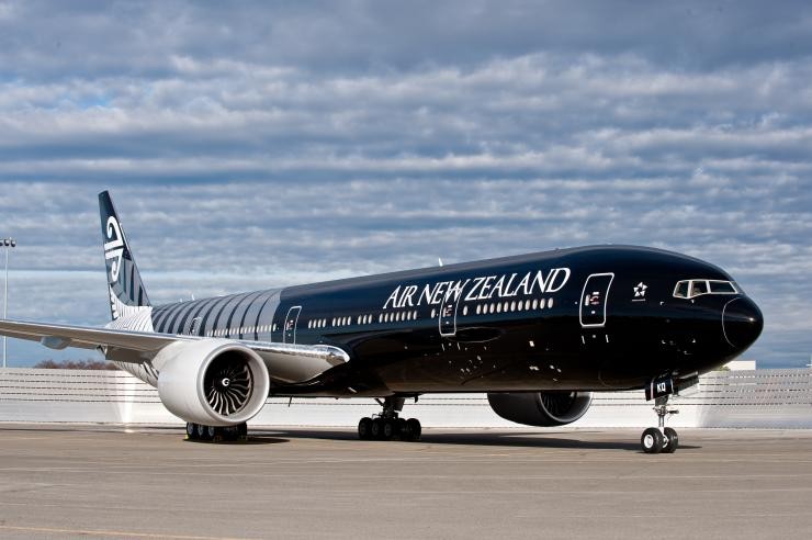 all-black-boeing-777-air-new-zealand