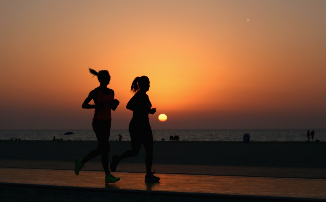 отслабване, тичане, море, хора, упражнения